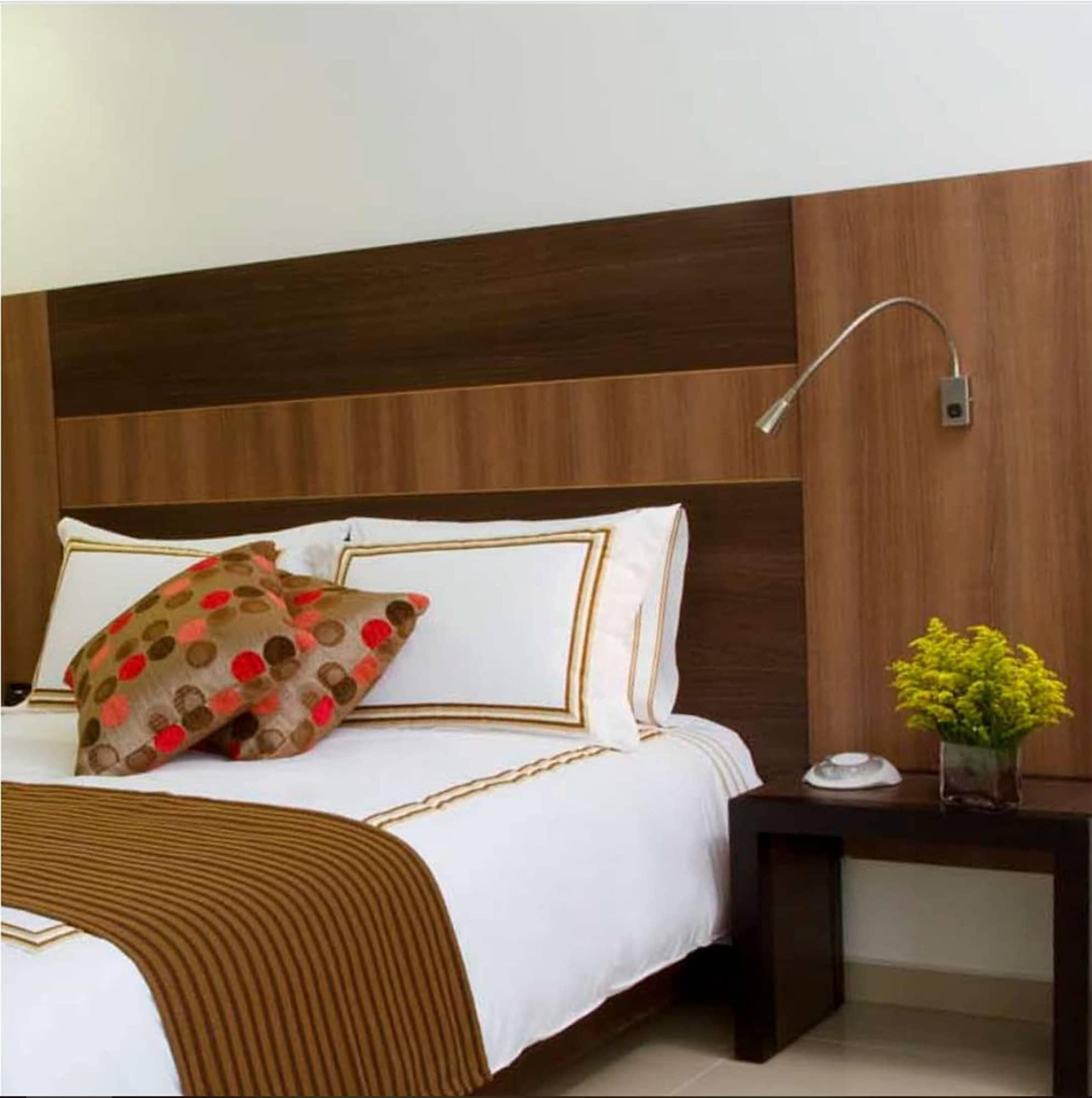 San Simon Hotel Pereira By Soratama Buitenkant foto A wall mounted reading light