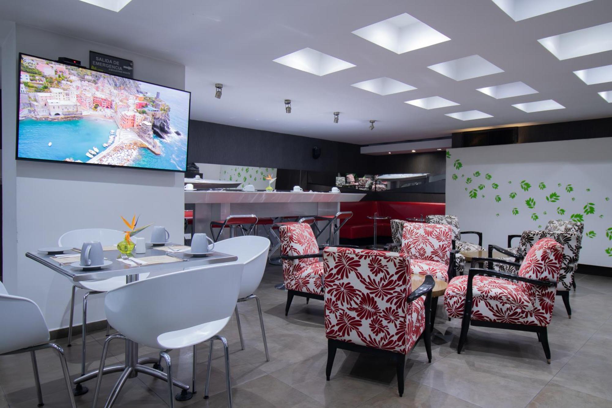 San Simon Hotel Pereira By Soratama Buitenkant foto The lounge at the airport