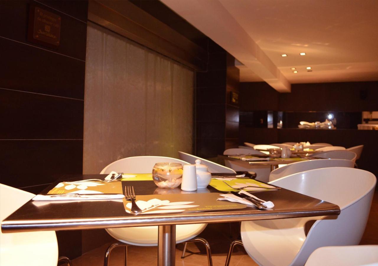 San Simon Hotel Pereira By Soratama Buitenkant foto The interior of the restaurant