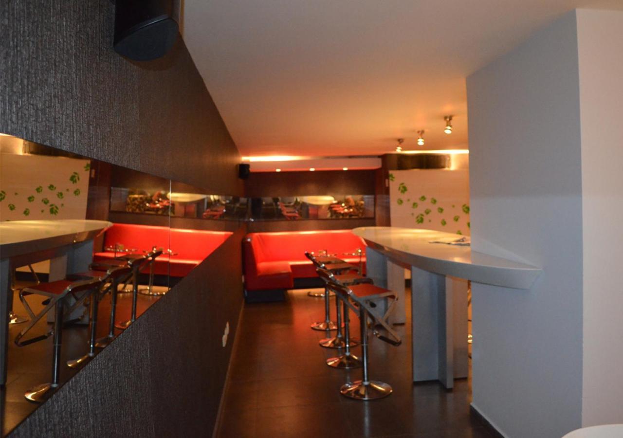 San Simon Hotel Pereira By Soratama Buitenkant foto The interior of the restaurant