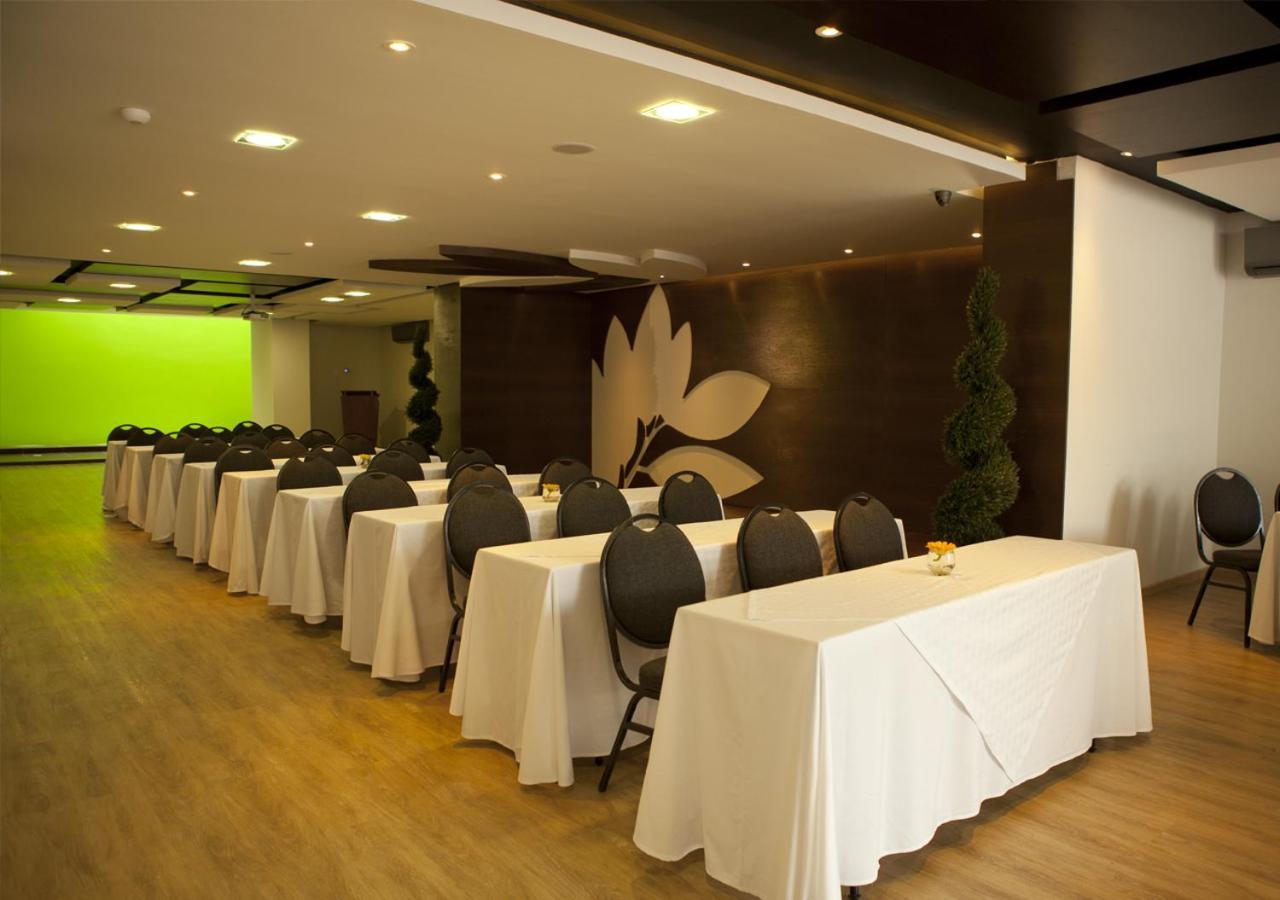 San Simon Hotel Pereira By Soratama Buitenkant foto Meeting room